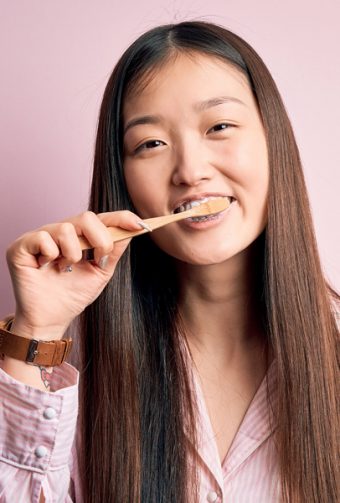 Should You Floss Your Teeth Before or After Brushing?